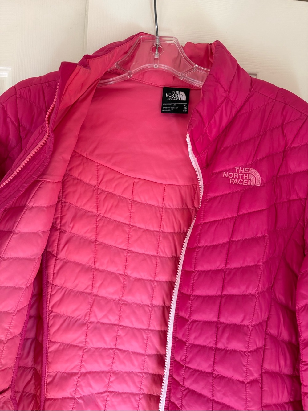 The North Face Kids Bright Pink Quilted Puffer Jacket - Picture 2 of 3